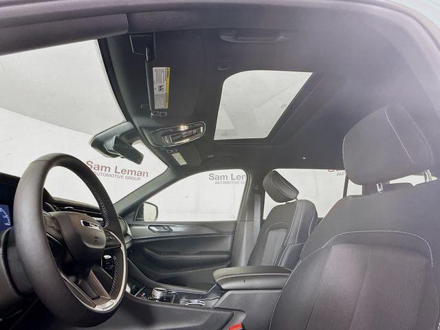 Photo of 2025 Bright White Clearcoat Jeep Grand Cherokee L