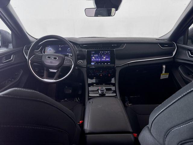 Photo of 2025 Bright White Clearcoat Jeep Grand Cherokee L