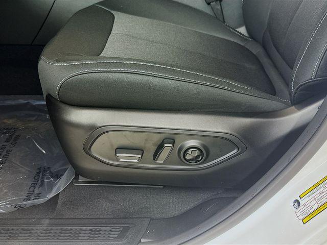 Photo of 2025 Bright White Clearcoat Jeep Grand Cherokee L