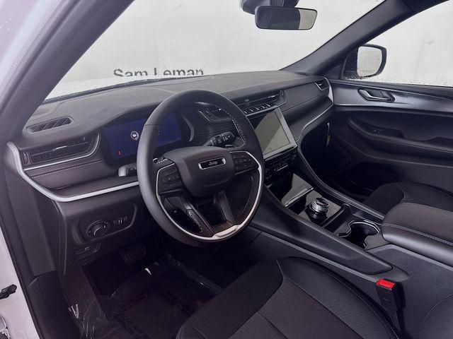 Photo of 2025 Bright White Clearcoat Jeep Grand Cherokee L