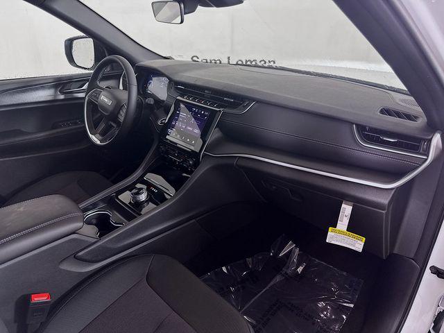Photo of 2025 Bright White Clearcoat Jeep Grand Cherokee L