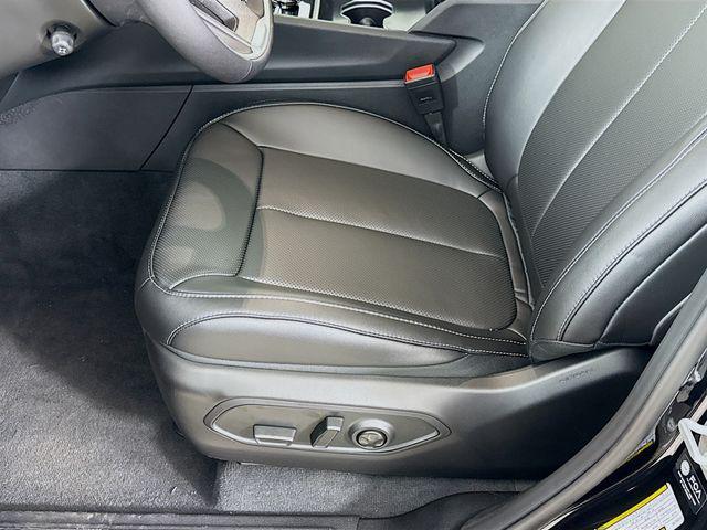 Photo of 2025 Diamond Black Crystal Pearlcoat Jeep Grand Cherokee L