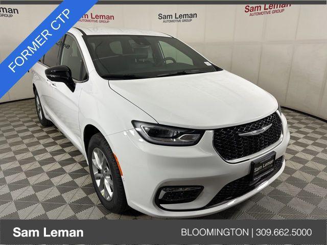 Photo of 2025 Bright White Clearcoat Chrysler Pacifica