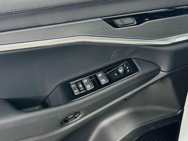 Photo of 2025 Bright White Clearcoat Jeep Wagoneer S