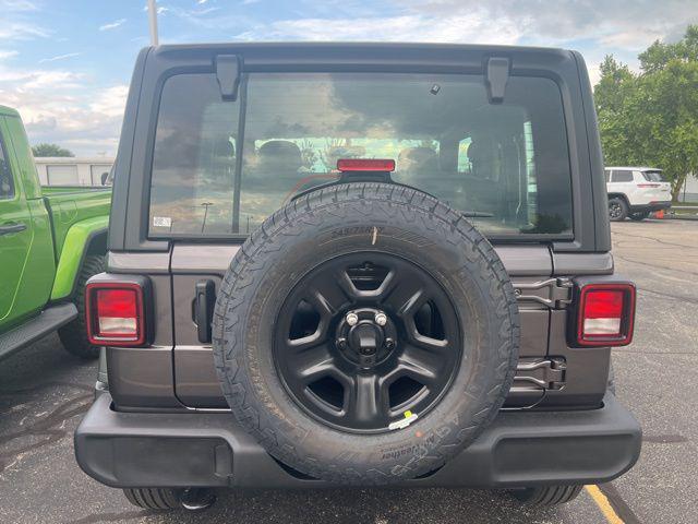 Photo of 2025 Granite Crystal Metallic Clearcoat Jeep Wrangler