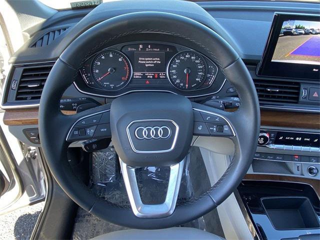 Photo of 2022 Florett Silver Metallic Audi Q5