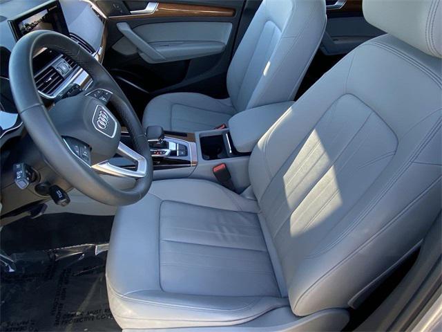 Photo of 2022 Florett Silver Metallic Audi Q5