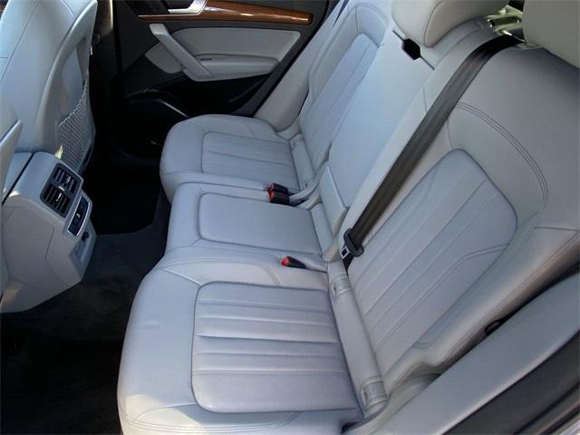 Photo of 2022 Florett Silver Metallic Audi Q5