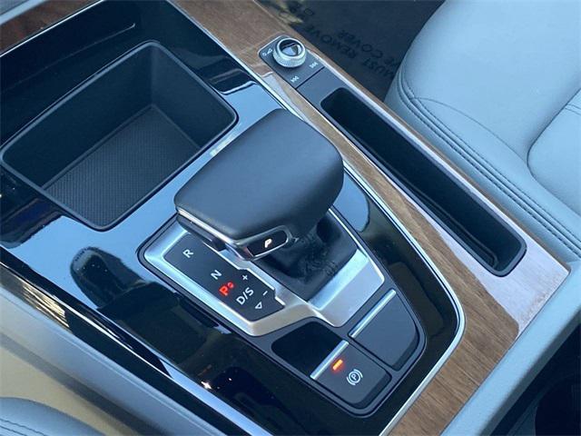 Photo of 2022 Florett Silver Metallic Audi Q5