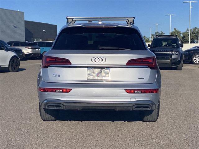 Photo of 2022 Florett Silver Metallic Audi Q5