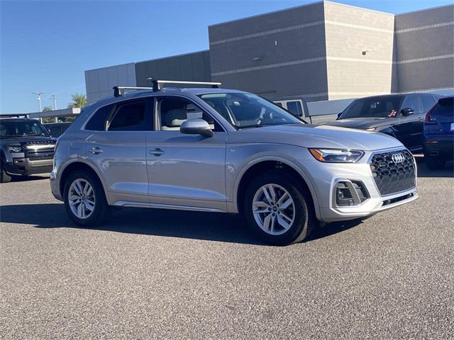 Photo of 2022 Florett Silver Metallic Audi Q5