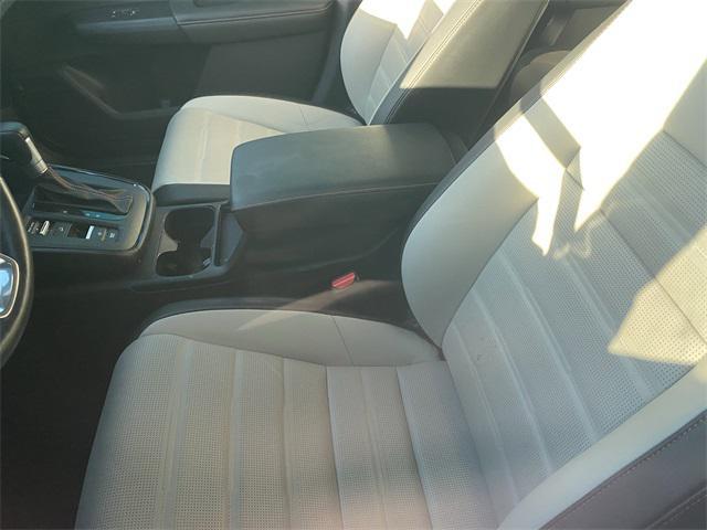 Photo of 2025 Platinum White Pearl Honda CR-V Hybrid