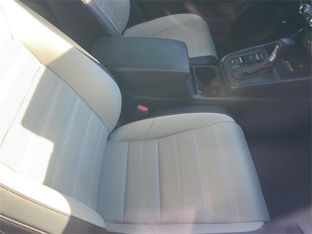 Photo of 2025 Platinum White Pearl Honda CR-V Hybrid