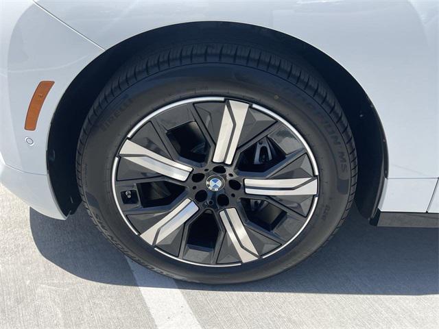 Photo of 2026 Alpine White BMW iX