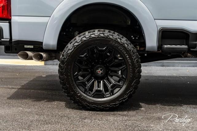 Photo of 2025 Glacier Gray Metallic Tri-Coat Ford F-250