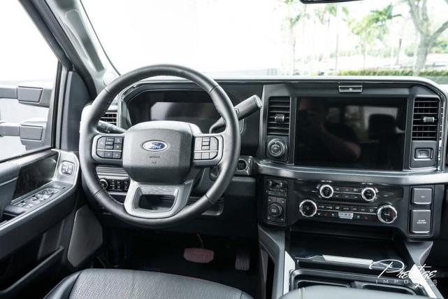 Photo of 2025 Glacier Gray Metallic Tri-Coat Ford F-250