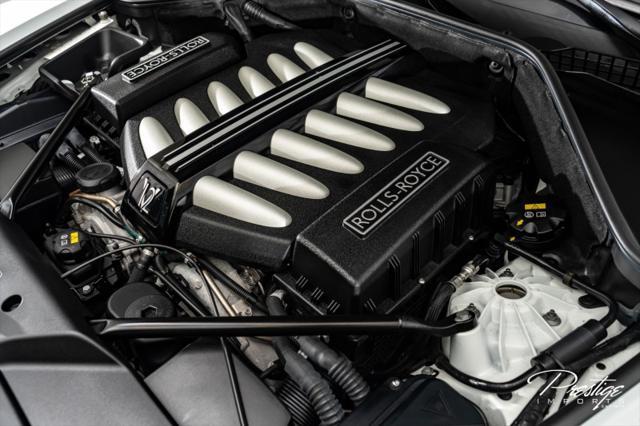 Photo of 2019 English White Rolls-Royce Dawn