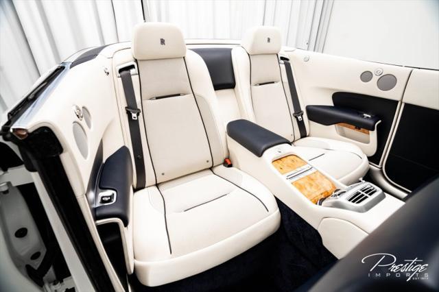 Photo of 2019 English White Rolls-Royce Dawn