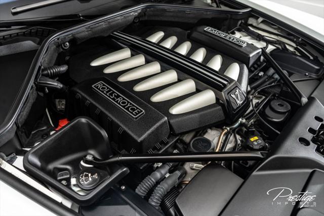 Photo of 2019 English White Rolls-Royce Dawn