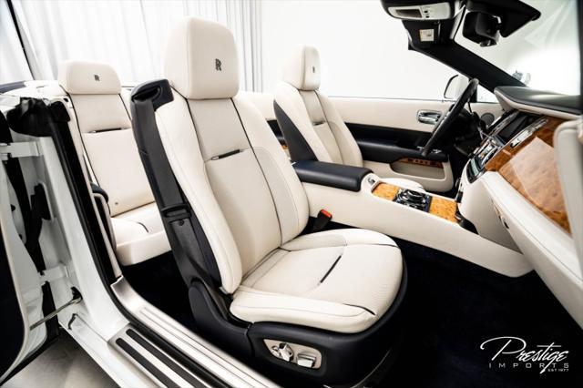 Photo of 2019 English White Rolls-Royce Dawn