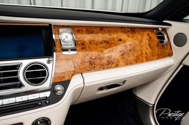 Photo of 2019 English White Rolls-Royce Dawn