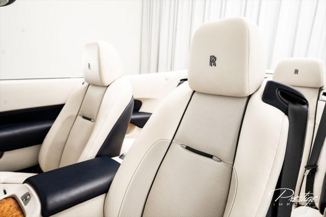 Photo of 2019 English White Rolls-Royce Dawn