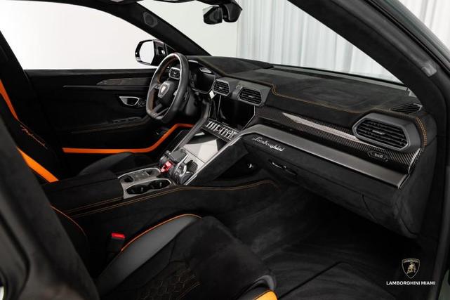 Photo of 2024 Verde Hydra Metallic Lamborghini Urus