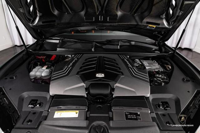Photo of 2024 Verde Hydra Metallic Lamborghini Urus