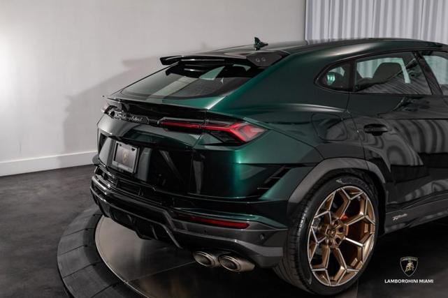 Photo of 2024 Verde Hydra Metallic Lamborghini Urus