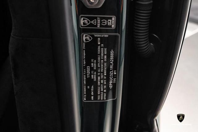 Photo of 2024 Verde Hydra Metallic Lamborghini Urus