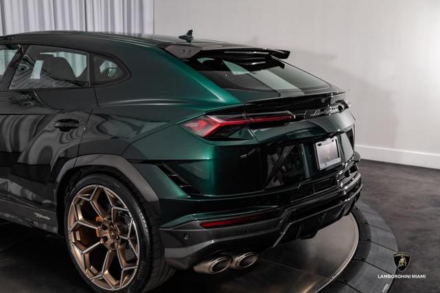 Photo of 2024 Verde Hydra Metallic Lamborghini Urus