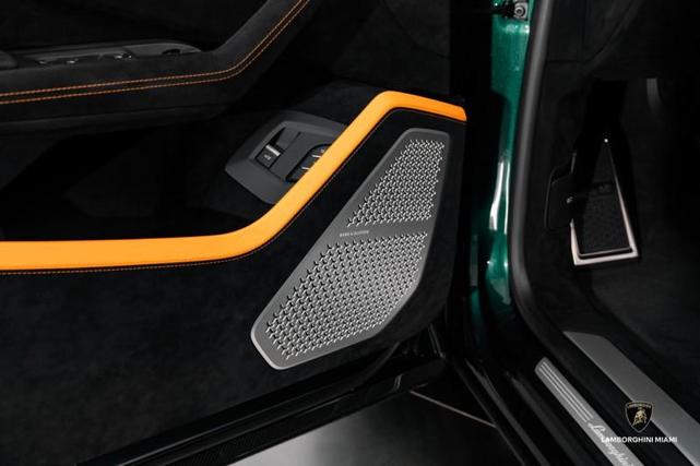 Photo of 2024 Verde Hydra Metallic Lamborghini Urus