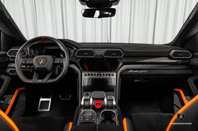 Photo of 2024 Verde Hydra Metallic Lamborghini Urus