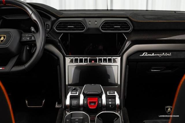 Photo of 2024 Verde Hydra Metallic Lamborghini Urus