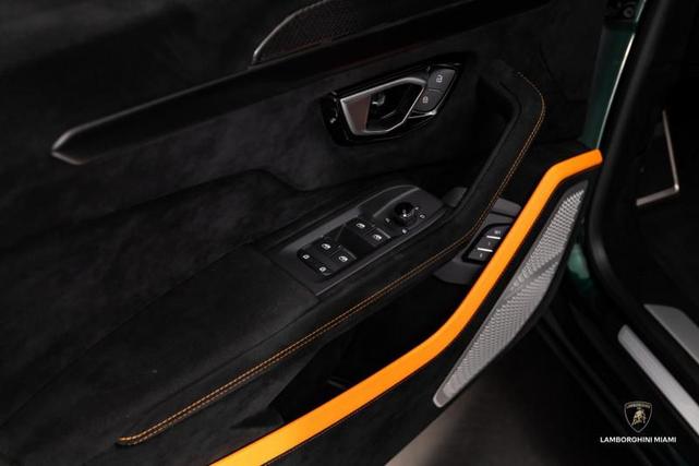 Photo of 2024 Verde Hydra Metallic Lamborghini Urus