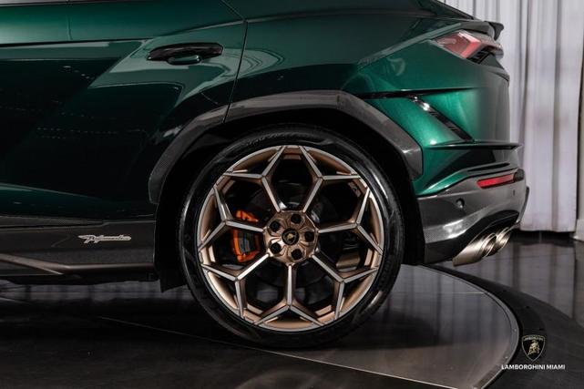 Photo of 2024 Verde Hydra Metallic Lamborghini Urus