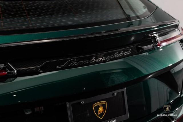 Photo of 2024 Verde Hydra Metallic Lamborghini Urus