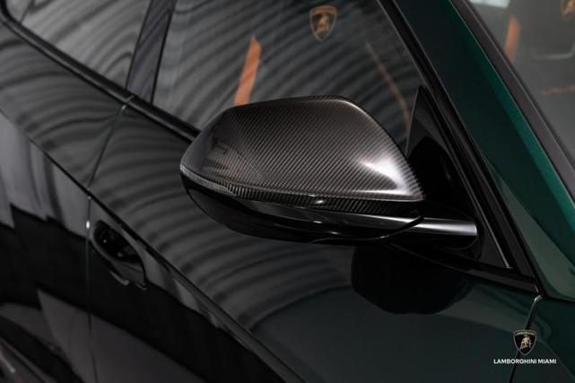 Photo of 2024 Verde Hydra Metallic Lamborghini Urus