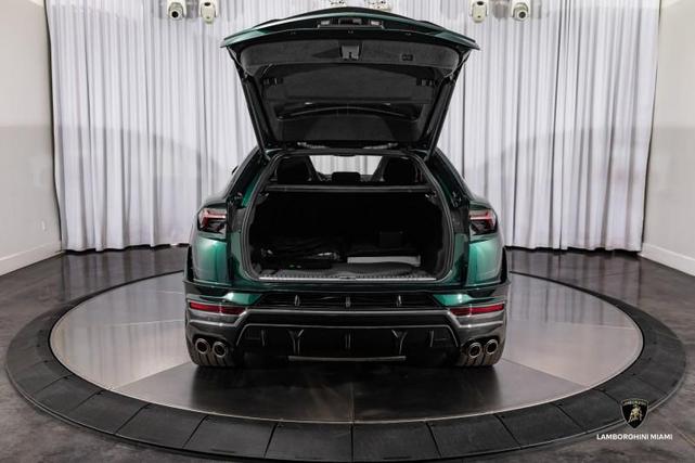 Photo of 2024 Verde Hydra Metallic Lamborghini Urus