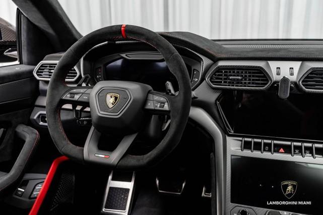 Photo of 2024 Purple Lamborghini Urus