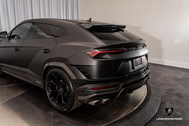 Photo of 2024 Purple Lamborghini Urus