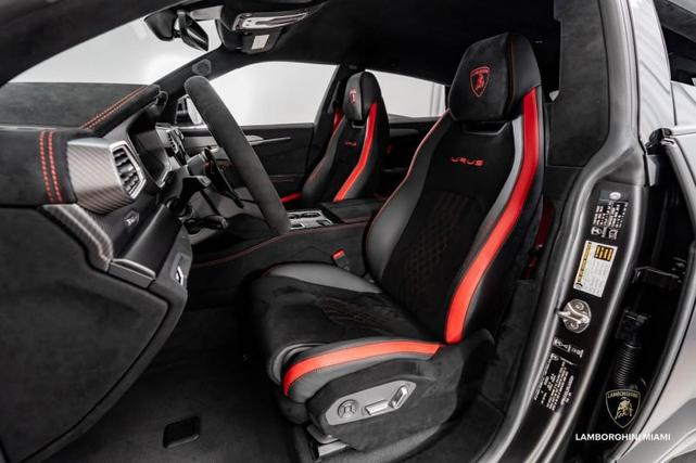 Photo of 2024 Purple Lamborghini Urus