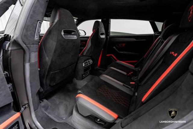 Photo of 2024 Purple Lamborghini Urus