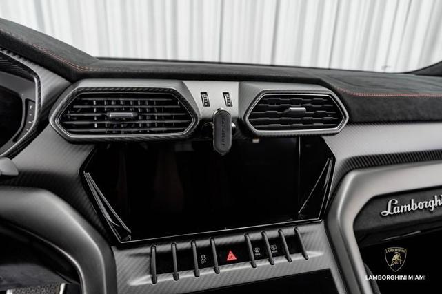 Photo of 2024 Purple Lamborghini Urus