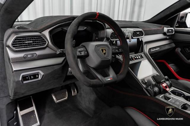 Photo of 2024 Purple Lamborghini Urus