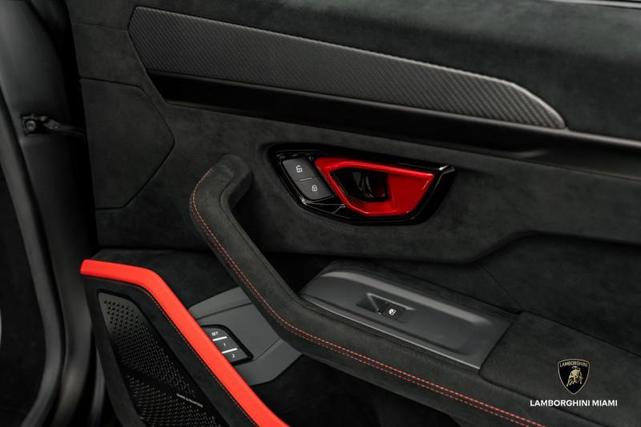 Photo of 2024 Purple Lamborghini Urus