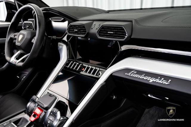 Photo of 2021 Nero Noctis Lamborghini Urus