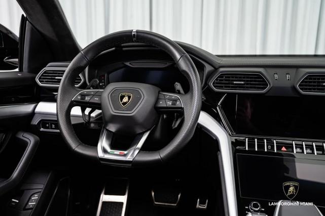 Photo of 2021 Nero Noctis Lamborghini Urus