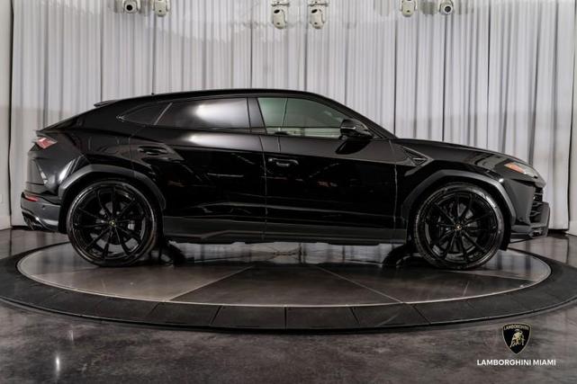 Photo of 2021 Nero Noctis Lamborghini Urus