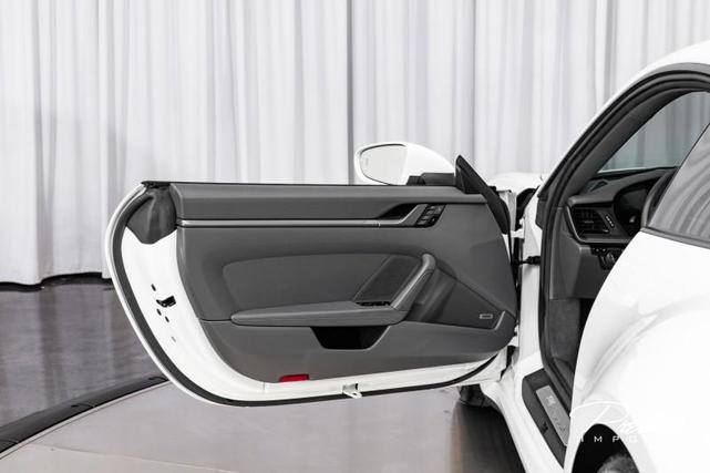 Photo of 2021 White Porsche 911